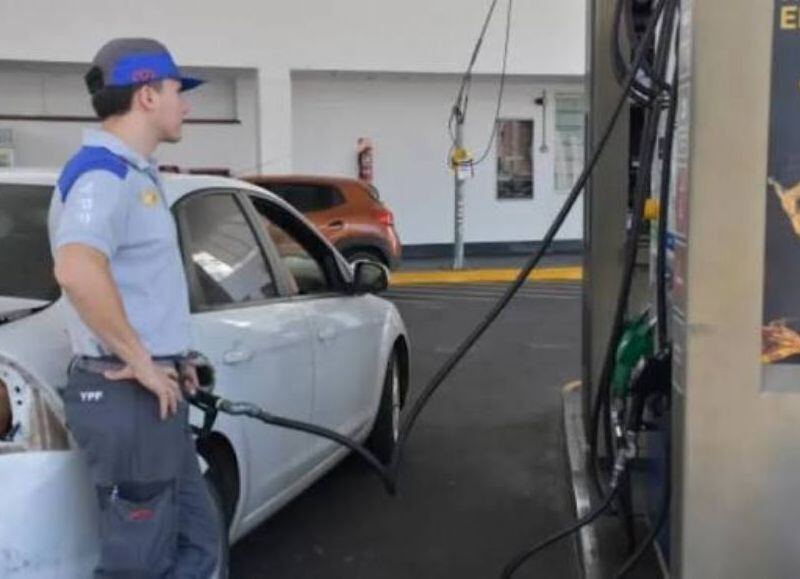 La Plata: cayó un playero de la Shell de 520 y 25 acusado de simular pagos y quedarse con $43 millones