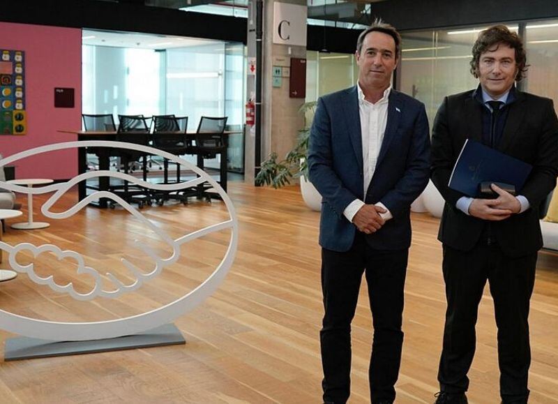 El "superávit" de Milei: ajuste para los argentinos, US$42 millones de alivio fiscal para Galperín