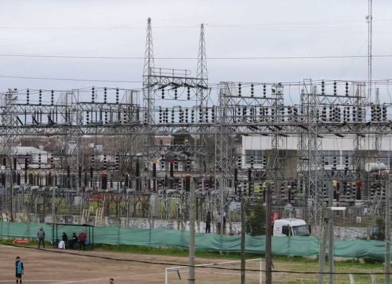 EDELAP acelera los trabajos para restablecer la luz en La Plata: todavía quedan 13.900 usuarios afectados