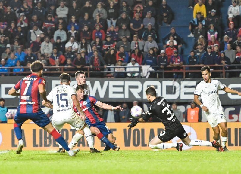 San Lorenzo e Independiente empataron sin goles en el clásico gracias a la gran actuación de Rey