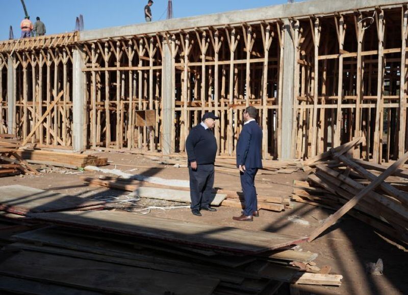 José C. Paz: Mario Ishii recorrió la obra de la Facultad de Ciencias y Tecnología