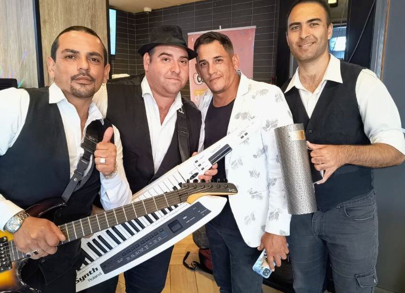 La banda platense Reflejo de Luna la rompió en McDonald's