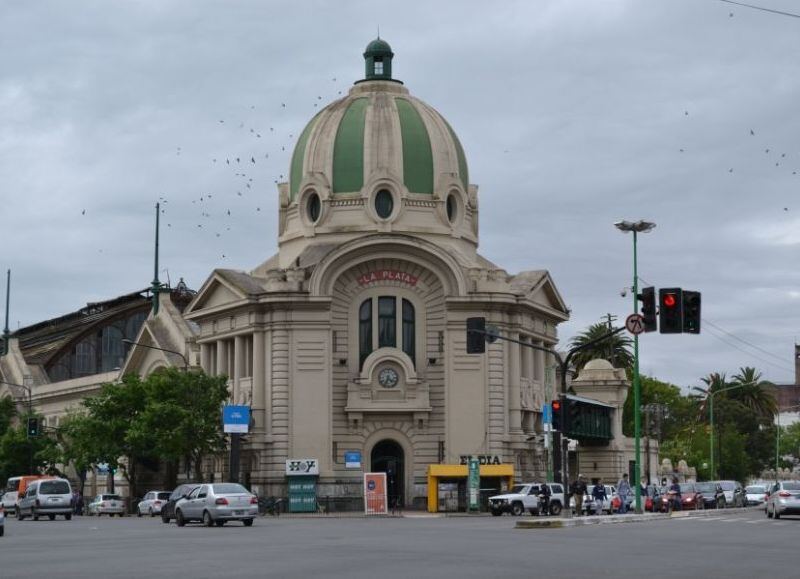 Conmoción en La Plata: una mujer murió tras descompensarse cerca de la Estación de Trenes